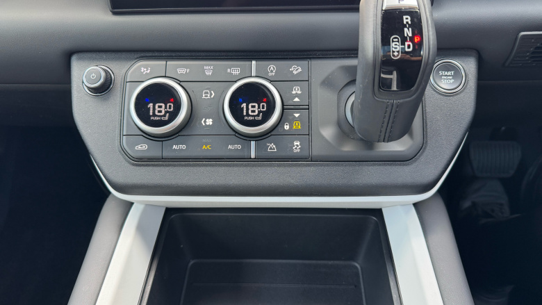 Land Rover Defender 3.0 D250 X-Dynamic HSE 90 3dr Auto Diesel Estate